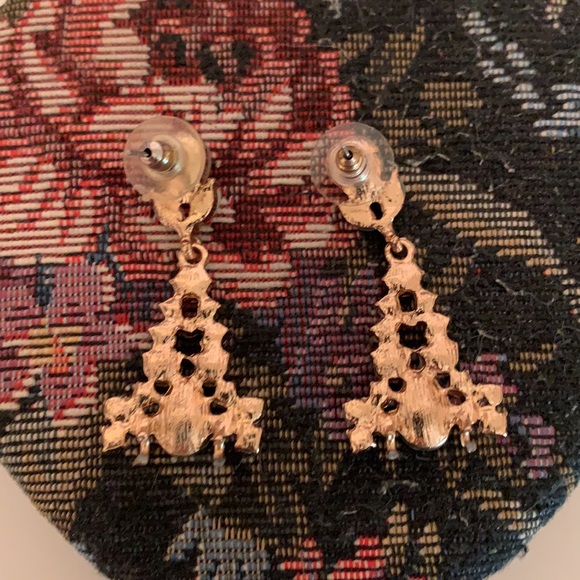 Gorgeous drop earrings 1.5” - Picture 6 of 6